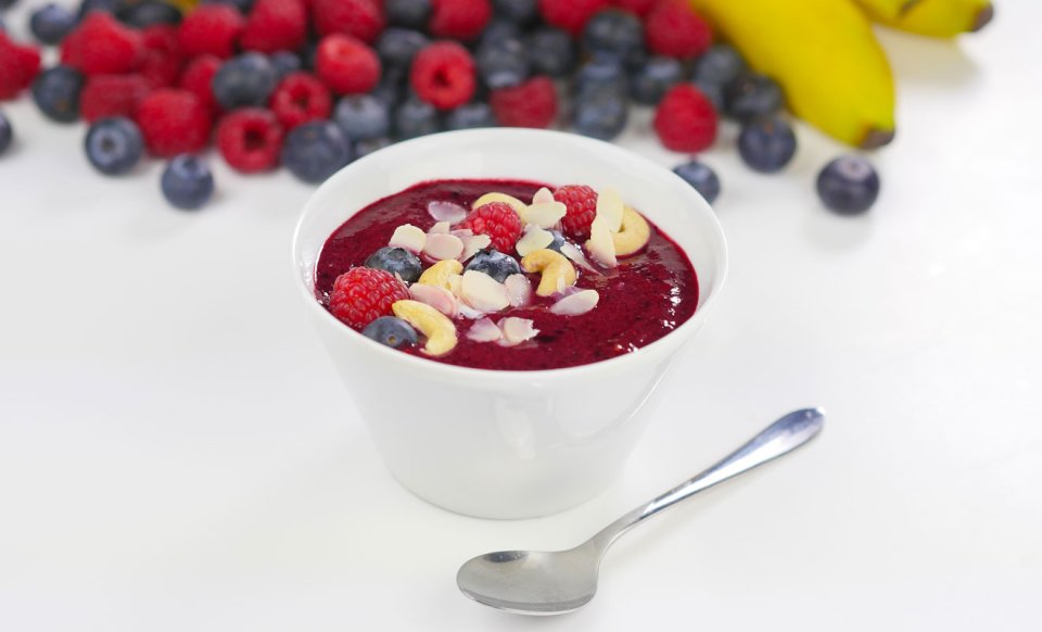 Summer fruit smoothie bowl