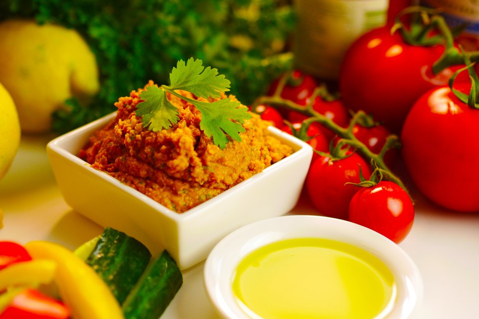 Speedy red hummus