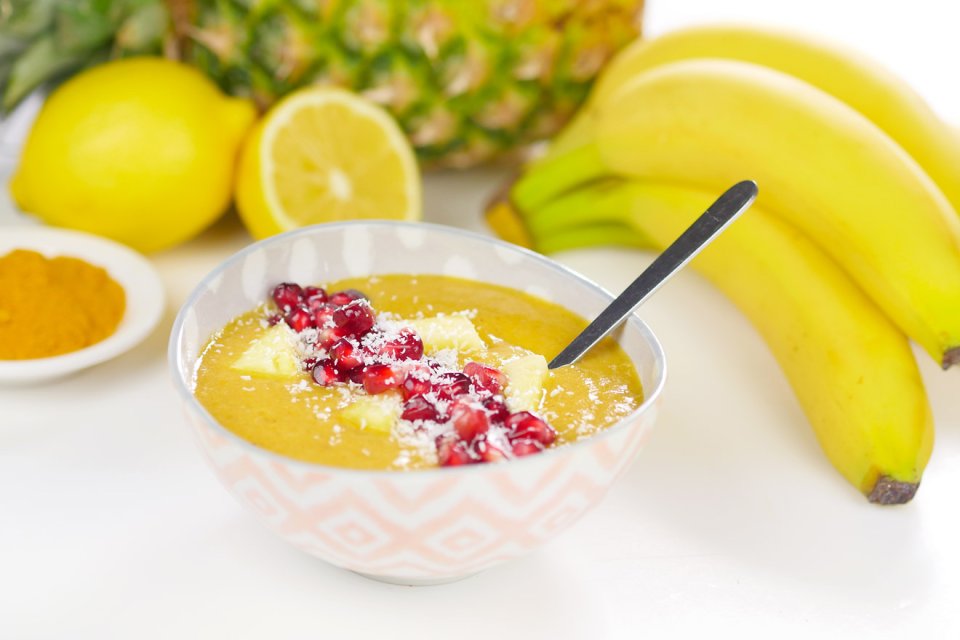 Pineapple smoothie bowl