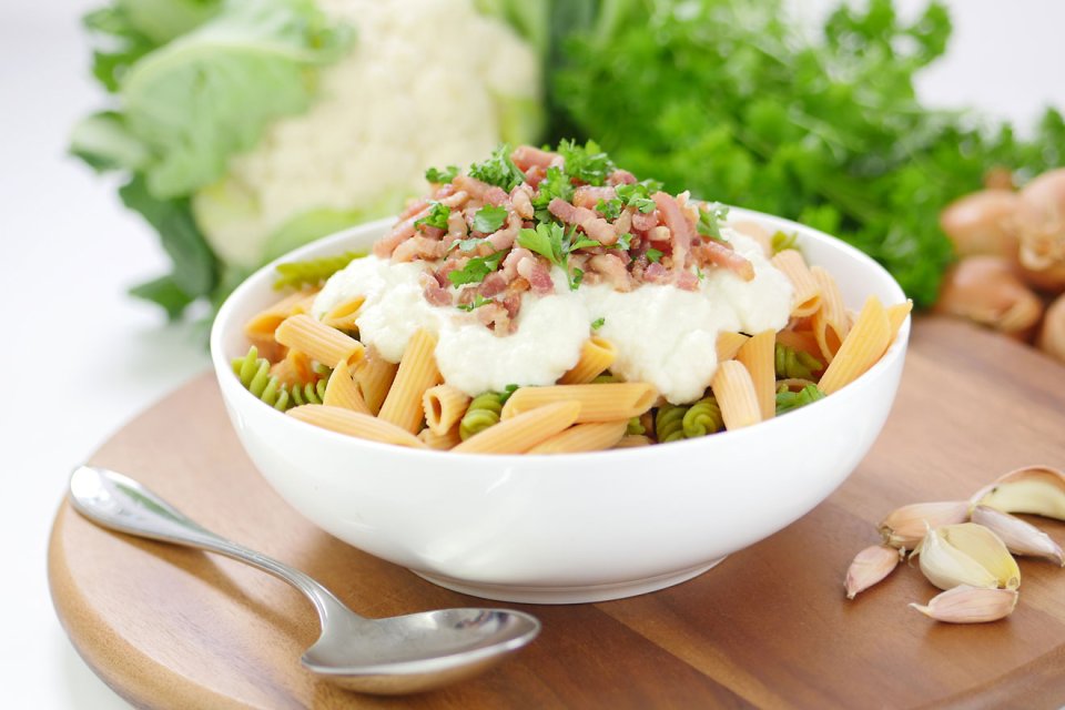Lentil pasta with creamy cauliflower sauce