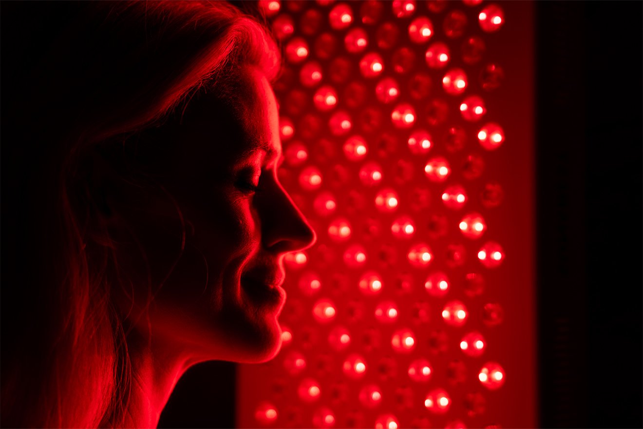 Nora bij haar roodlichtpaneel